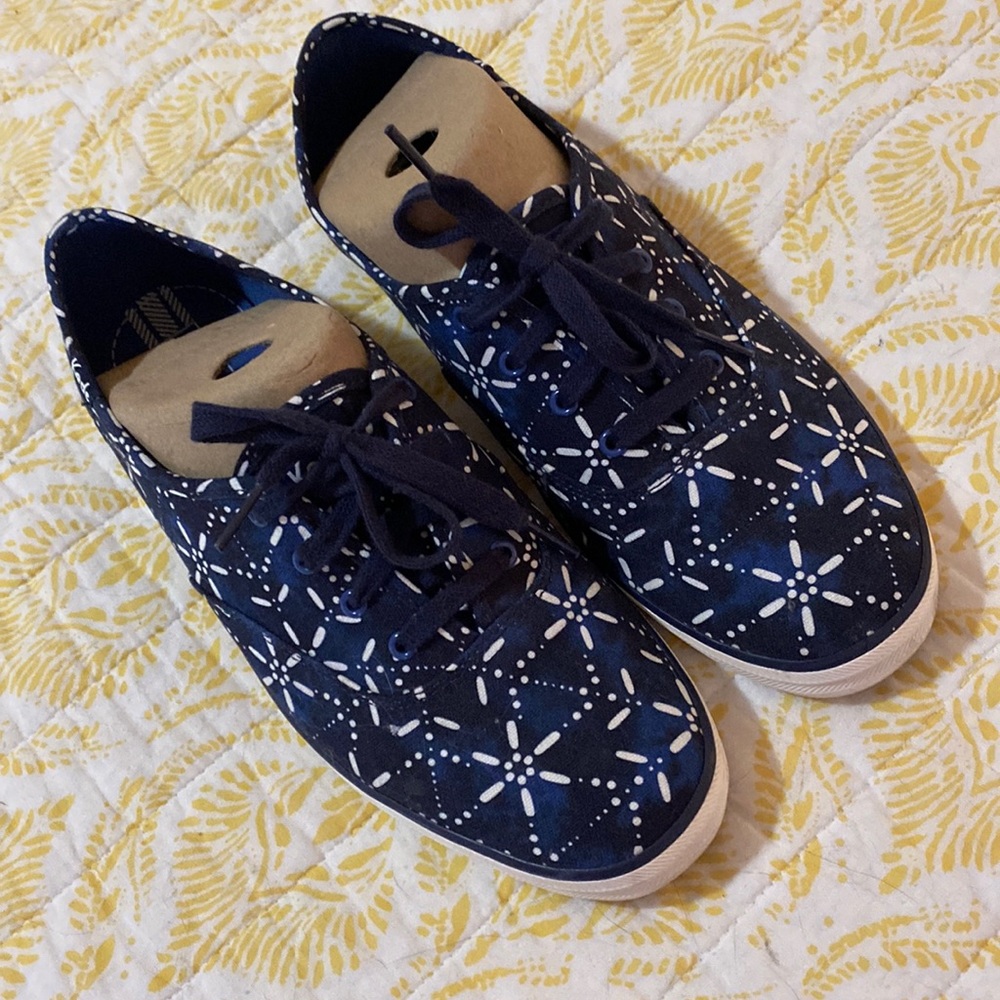 EUC batik keds 9